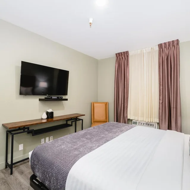 غرفة بسرير كينج يُسمح فيها بالحيوانات الأليفة، Urban Boutique Hotel 4/10