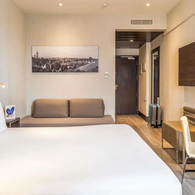 غرفة تنفيذية بسرير كوين بمنطقة جلوس، Novotel Madrid Center 2/10