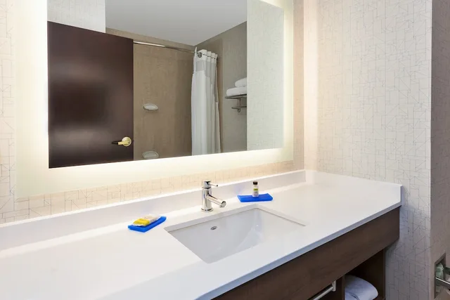جناح بسريرين كوين لذوي الإعاقة، Holiday Inn Express Suites Warminster Horsham 4/5