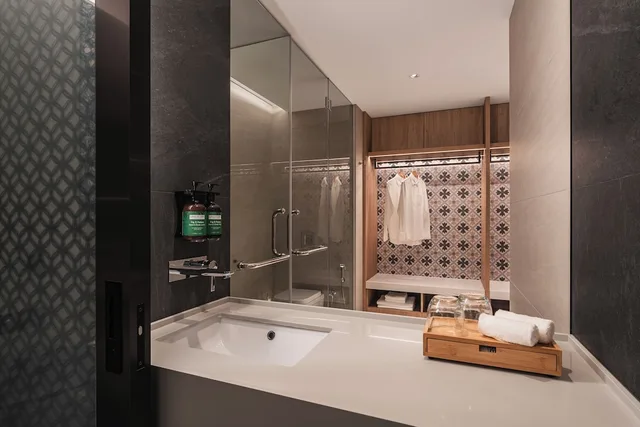 غرفة قياسية بسريرين منفصلين بإطلالة على المدينة مع دخول صالة النادي، Crowne Plaza Penang Straits City 8/10