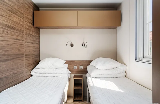 3 Bedrooms, Premium, 1 Double and 4 Single Beds، First Camp Lilleby 4/8