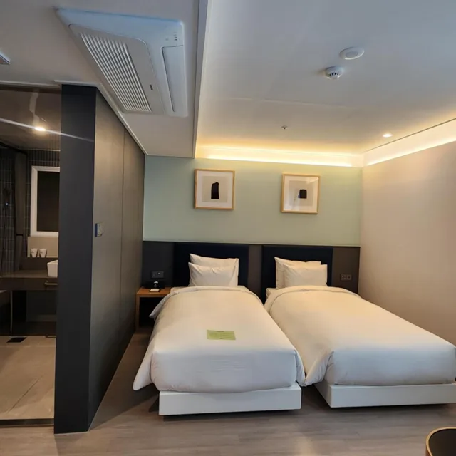 Deluxe, Twin Beds, Pool Access، Hound Hotel Busan Station 4/10