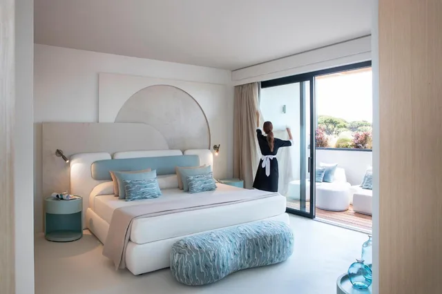 Penthouse Suite, Annex, Byron 2/3