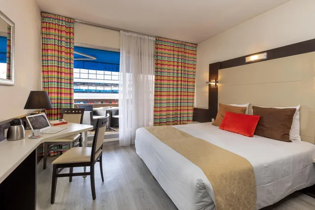 غرفة بسرير مزدوج أو سريرين منفصلين بشرفة، Originals, Hotel Galaxie, Nice Aeroport, CAP 3000 1/8