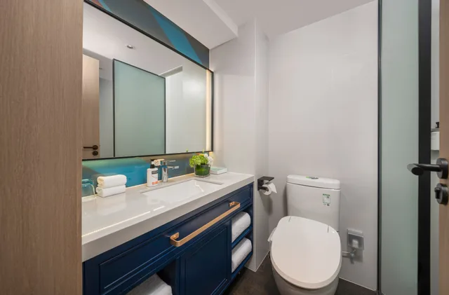 غرفة قياسية بسرير كينج مع أريكة، Holiday Inn Express Beijing Downtown 2/2