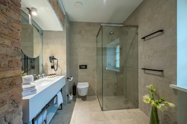 جناح جونيور بسرير كوين بشرفة، Artagonist Art Hotel 2/2