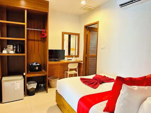 Family, Triple, 1 King and 1 Single Beds, Balcony, PJ PATONG RESORTEL 8/10