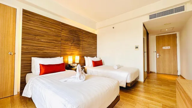 غرفة كبيرة بسريرين منفصلين، Grand Zuri Kuta Bali 3/8
