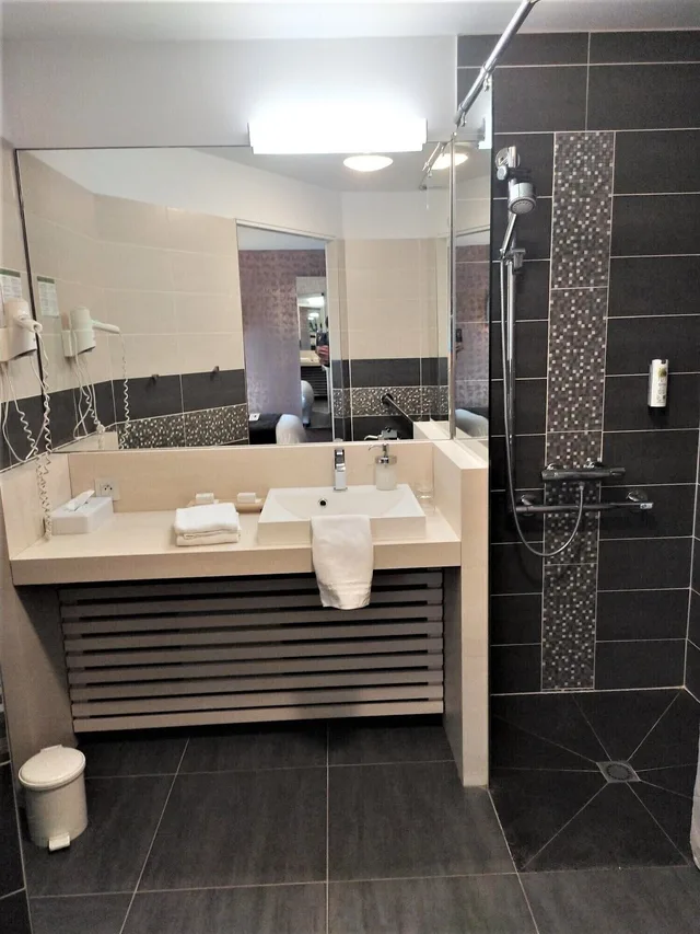 غرفة ثلاثية بسرير مزدوج وسرير فردي، Hotel Restaurant Crystal 9/9
