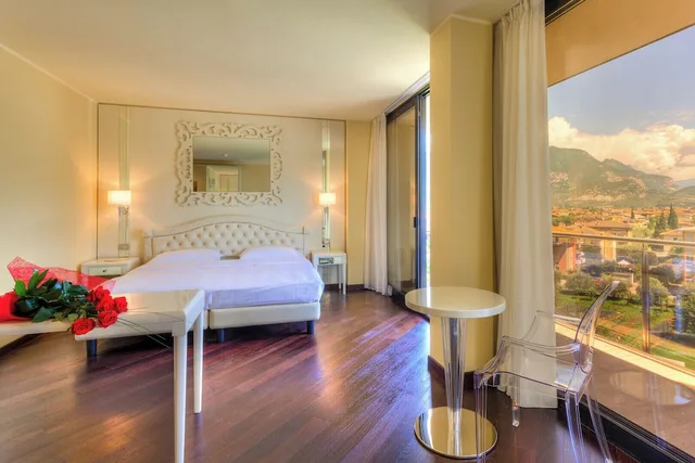 غرفة كلاسيكية سوبيريور بسرير مزدوج بشرفة، Hotel Garda 3/7