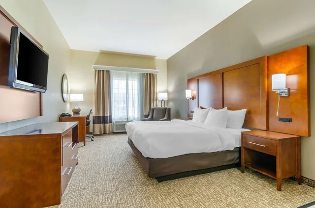 جناح بسرير كينج، Comfort Inn And Suites 2/3