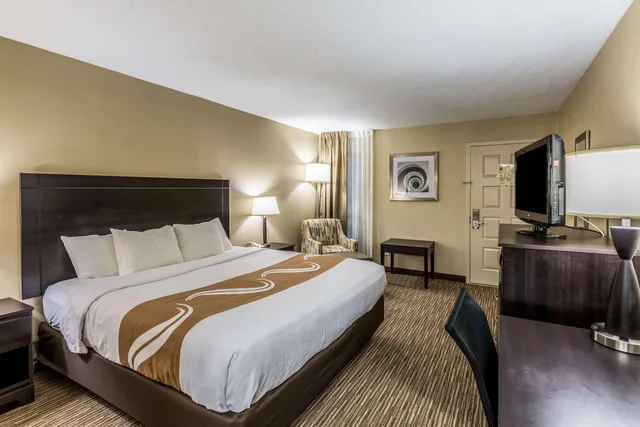 غرفة بسرير كينج، Quality Inn University 1/1