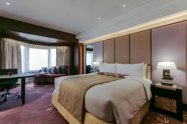 Diamond Club, King and Twin Beds، Diamond Hotel Philippines 1/1