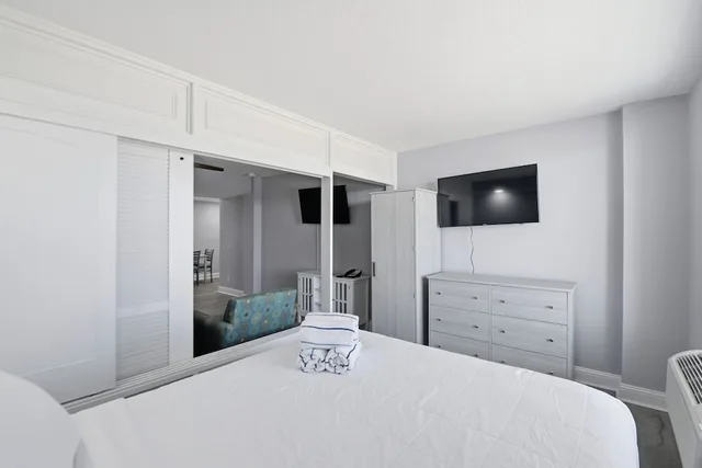 Deluxe, Studio, Queen Bed, Ocean Front, Sofa، The Maverick Resort 2/3