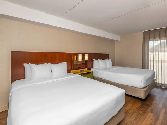 غرفة بسريرين كوين يُسمح فيها بالحيوانات الأليفة، Comfort Inn West Kanata 1/10