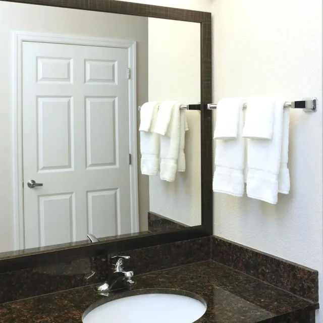 غرفة بسريرين مزدوجين، La Quinta Inn & Suites by Wyndham Norfolk 2/4