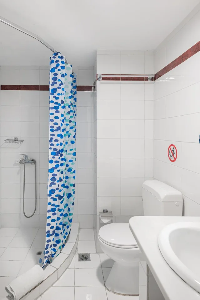 غرفة رباعية، Diros Hotel 8/8