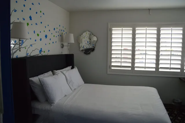 غرفة قياسية بسرير كوين، University Inn Tempe 4/7