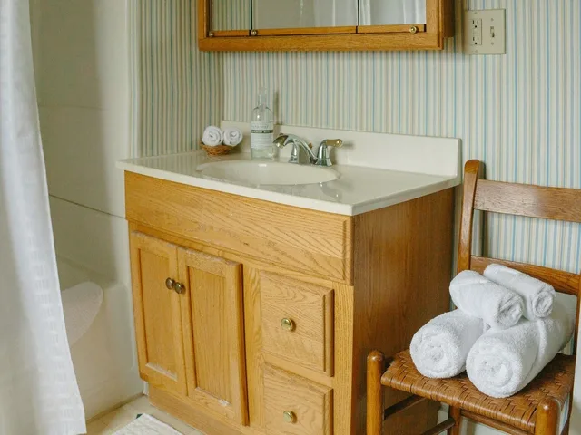 Charlie, Standard, Queen Bed، Cave Hill Farm Bed and Breakfast 3/3