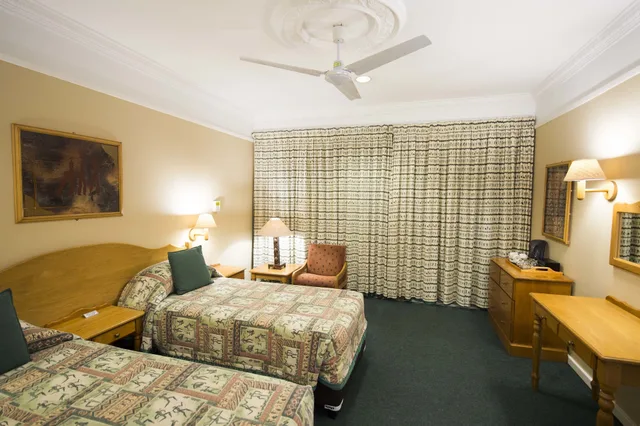 غرفة عائلية بسرير كينج وسريرين منفصلين بغرفتي نوم، Cathedral Peak Hotel 3/5