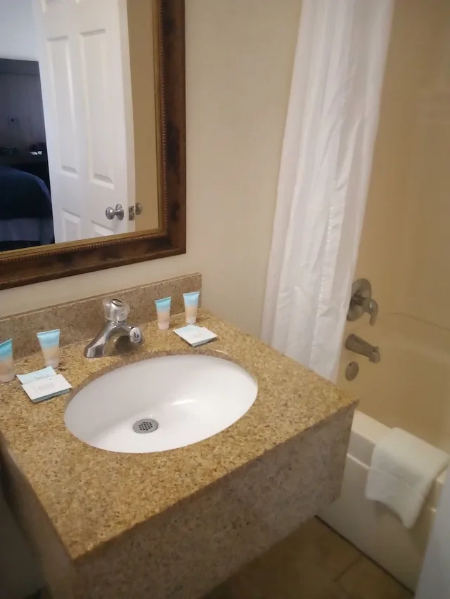 غرفة قياسية بسرير كينج، La Bella Oceanfront Inn 4/4