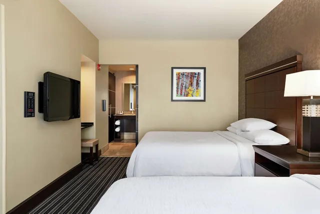 جناح بسريرين كوين بغرفتين مع أريكة، Embassy Suites by Hilton Salt Lake West Valley City 2/7