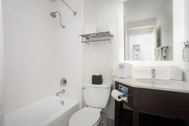 Suite, King Bed, Bunk Bed, Kids Friendly، Holiday Inn Oceanfront At Surfside Beach 4/4