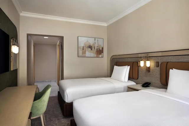 غرفة متصلة عائلية بسرير كينج وسريرين منفصلين، Diyar Ajwa, Tapestry Collection by Hilton 6/10