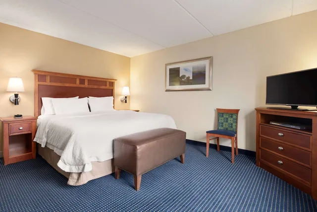 غرفة بسرير كينج بحوض استحمام لذوي الإعاقة، Hampton Inn Warrenton 3/9