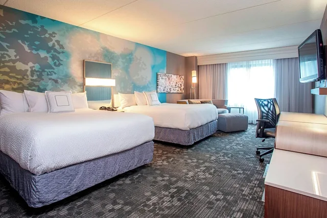 غرفة بسريرين كوين مع أريكة، Courtyard Marriott Binghamton 1/4