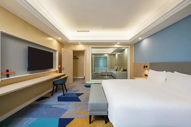 1 Bedroom, Suite, 1 King and 1 Single Beds, Holiday Inn Express Chengdu Tianfu Square an IHG Hotel 3/5