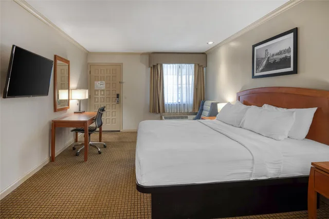 غرفة بسرير كينج، Surestay Plus Hotel By Best Western Mountain View 1/10