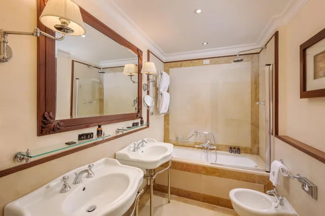 غرفة بريستيج بإطلالة جزئية على البحر، Grand Hotel Bristol Resort and Spa 4/6