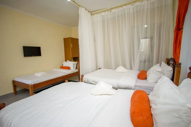 غرفة تنفيذية ثلاثية بثلاثة أسرّة، Dove Nest Lodge 2/4