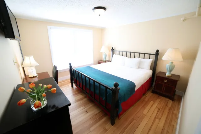 غرفة قياسية بسرير كينج، The Kennebunk Inn 5/9