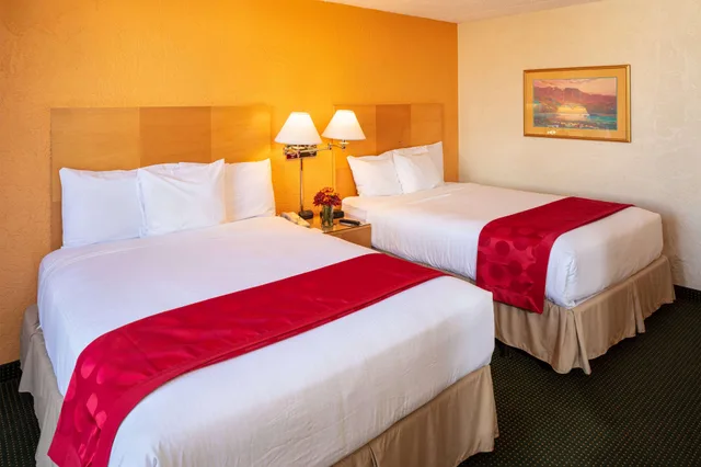 Room, Quadruple, 2 Queen Beds, Ramada by Wyndham Tucson 1/2