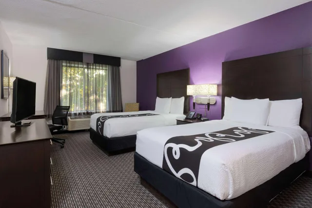Room, 2 Queen or 2 Double Beds، La Quinta Inn & Suites by Wyndham Clifton/Rutherford 2/3
