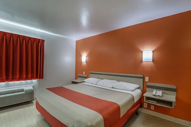 غرفة قياسية بسرير كينج لذوي الإعاقة، Motel6 Pasadena, TX 2/8