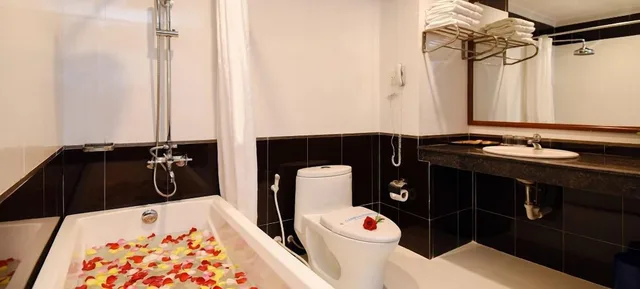 جناح تنفيذي بسرير كينج بإطلالة على النهر، Van Phat Riverside Hotel 10/10