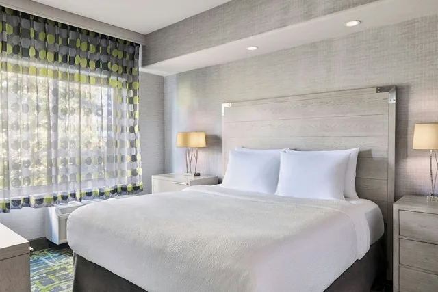 جناح بسرير كينج بغرفة نوم واحدة مع أريكة، Springhill Suites Prescott 1/3