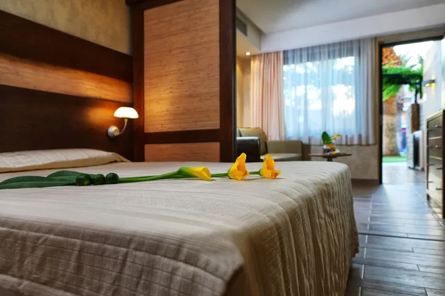 غرفة عائلية بسرير مزدوج مع أريكة، Sirens Beach Hotel 1/5