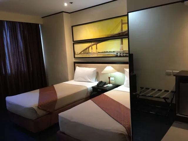 Deluxe, Golden Peak Hotel and Suites powered by Cocotel 4/10
