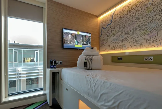 غرفة قياسية بسرير مزدوج، Hub by Premier Inn Edinburgh Royal Mile 1/10