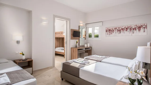 غرفة رباعية بسرير مزدوج وسريرين منفصلين، Marianthi Apartments 6/10