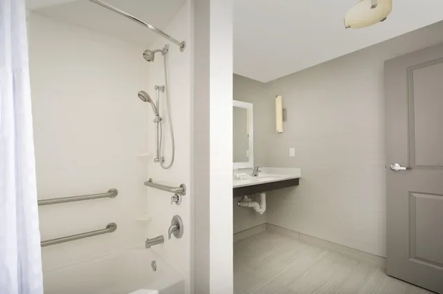 جناح بسرير كينج لذوي الإعاقة، Fairfield Inn & Suites By Marriott New Orleans Metairie 3/4