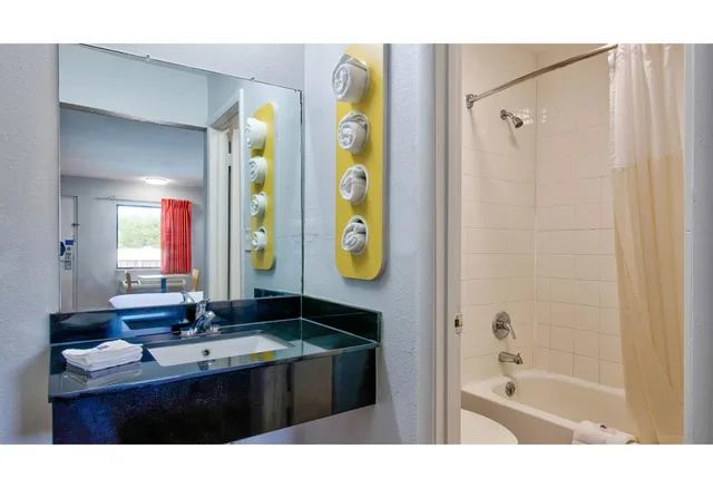 غرفة بسرير كينج، Motel6 Gainesville, GA 4/4