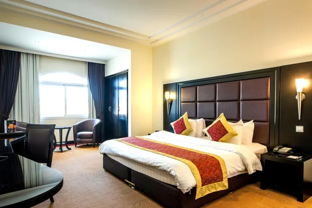 جناح تنفيذي بسرير كينج، Royal Beach Hotel & Resort 1/2