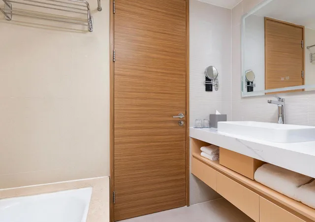 Comfortable Room King Bed, Four Points By Sheraton Shanghai Daning 6/8
