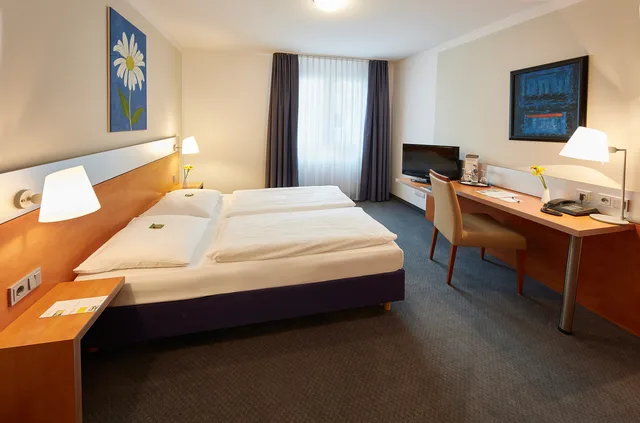 Room, Double Bed, B&B HOTEL Munchen-Hbf 2/4
