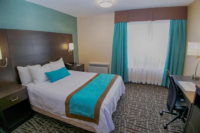 Premium, Queen Bed, Kitchenette, Best Western Plus Barrie 1/3
